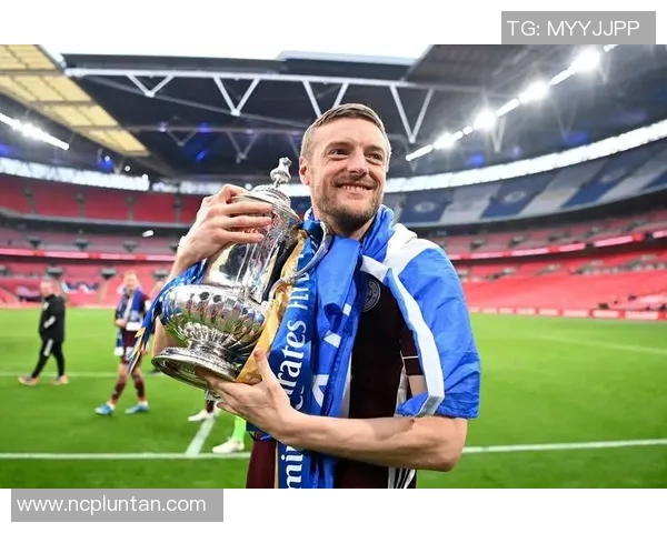 足球明星R10的传奇人生与足球世界的辉煌成就揭秘